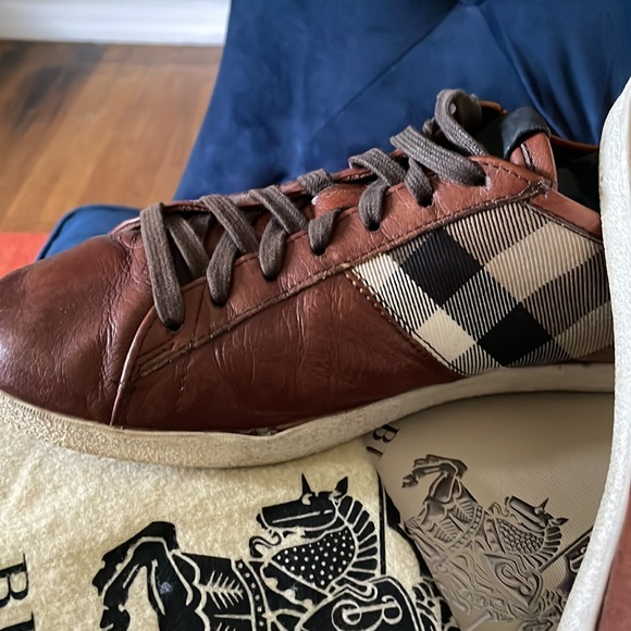 Burberry Lace Up - Picture 2 of 7